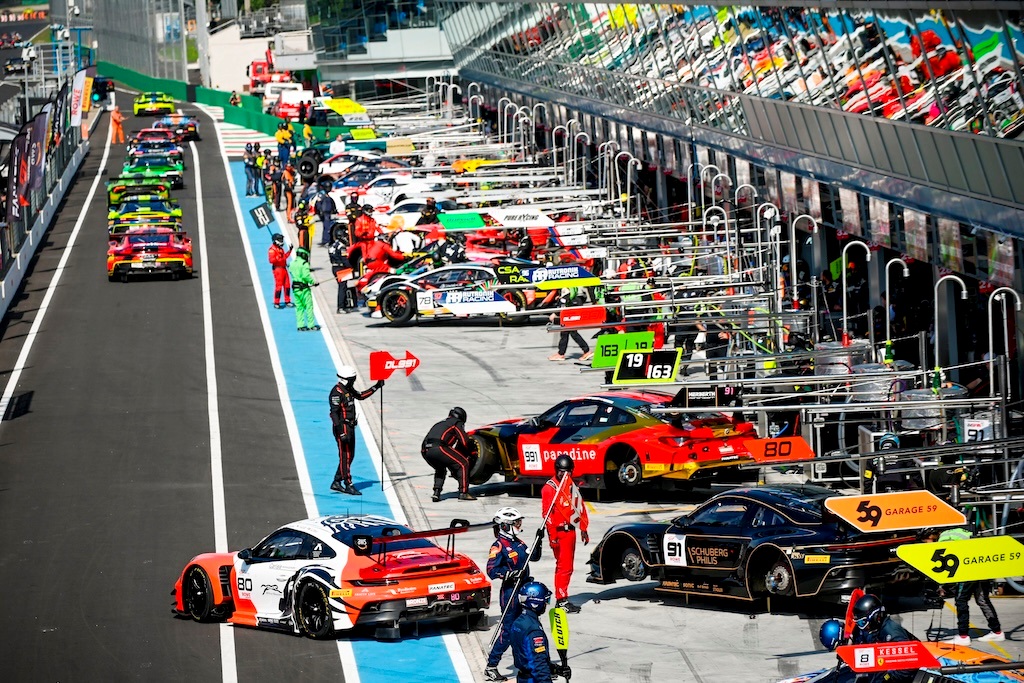 Bastian Buus sendt ud af kampen på Monza
(Foto: SRO Motorsports Group)